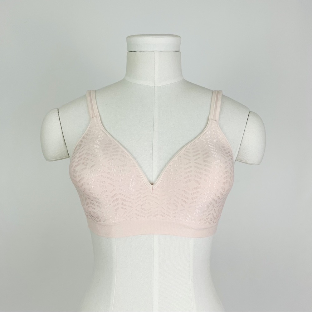 Hanes Lightly Lined Wireless Bra in Light Pink | Size M
